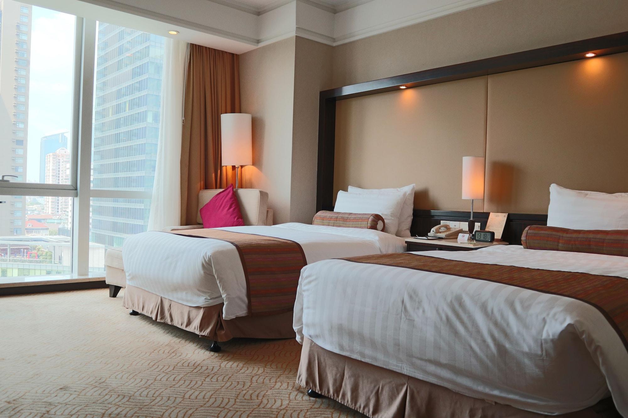 Howard Johnson Huaihai Hotel Shanghai Exterior photo
