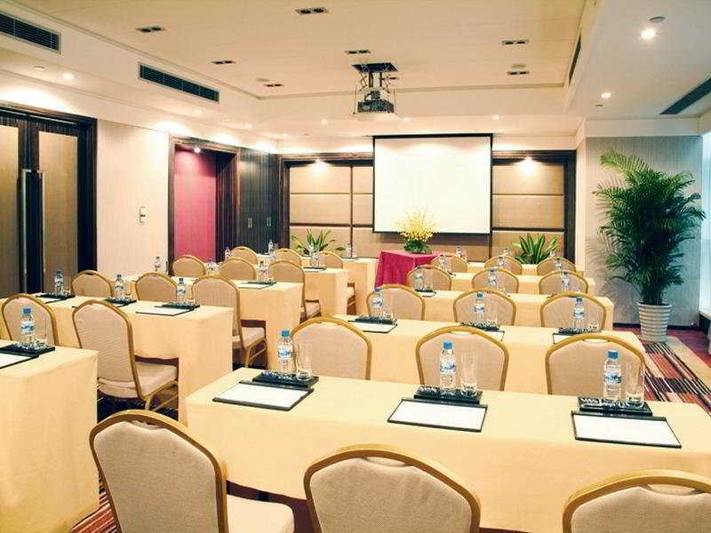 Howard Johnson Huaihai Hotel Shanghai Exterior photo