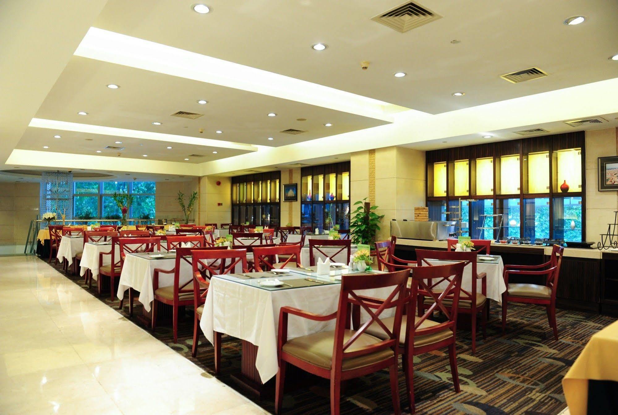 Howard Johnson Huaihai Hotel Shanghai Exterior photo